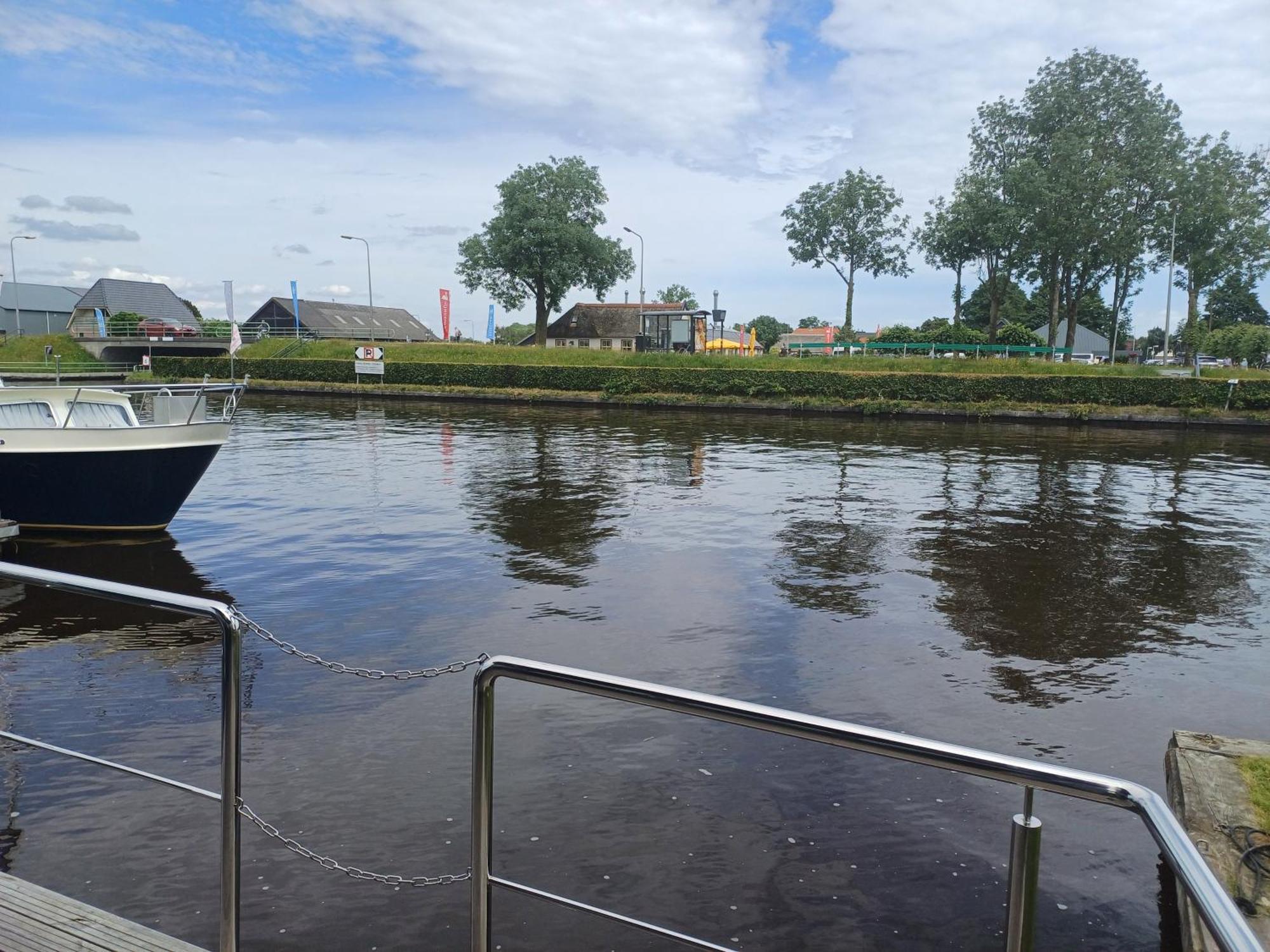 Hotel Bed-On-A-Boat Giethoorn Esterno foto